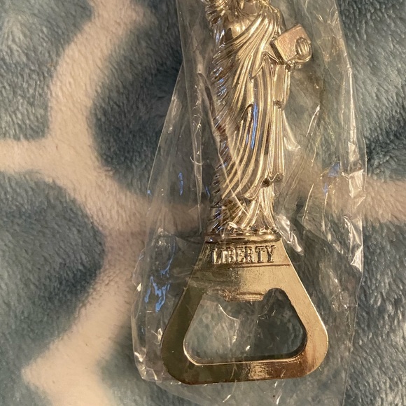 Free w/ Purchase Lady Liberty 🗽 Keychain & Bottle Opener - Picture 4 of 4